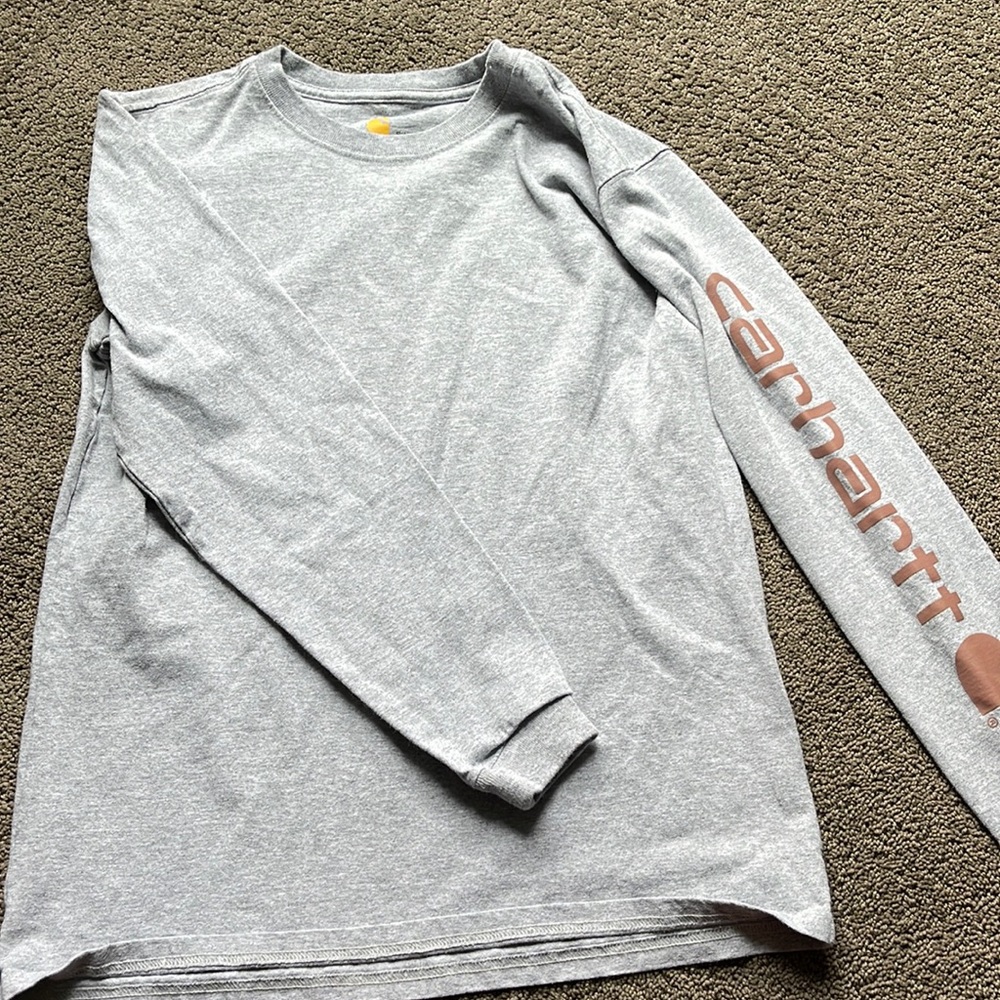 Women’s carharrt long sleeve, gray color, size small.